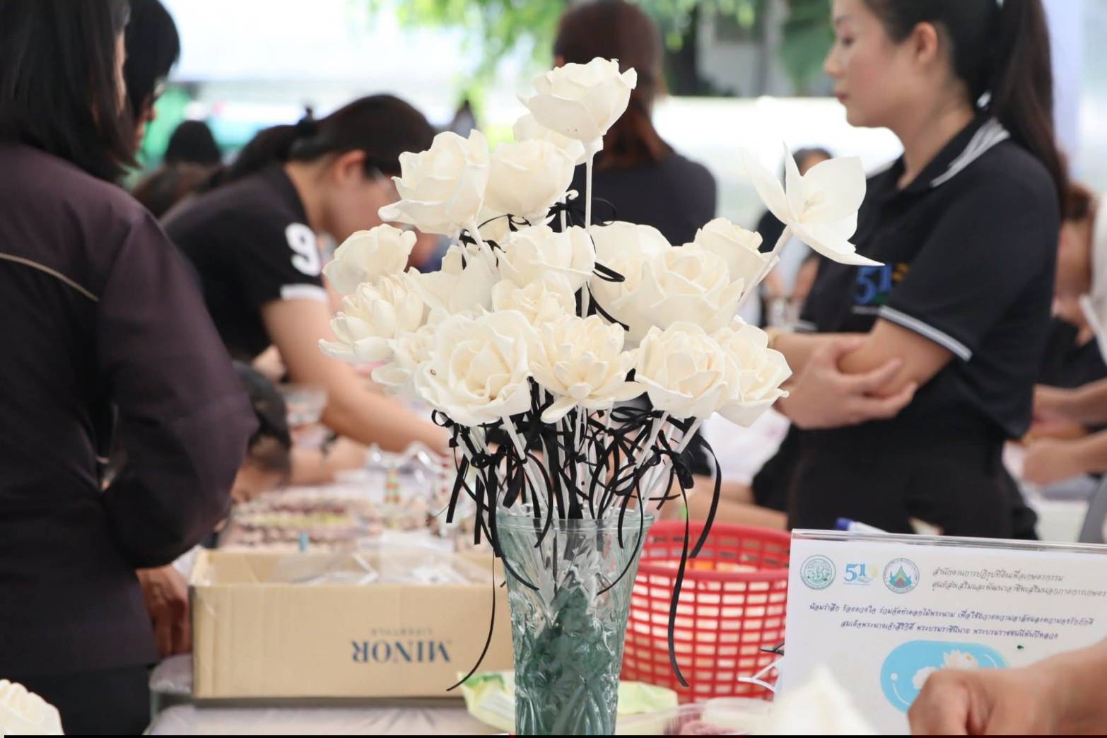 title - รัฐมนตรีว่าการกระทรวงเกษตรและสหกรณ์ พร้อมด้วยคณะผู้บริหาร ส.ป.ก. เข้าเยี่ยมชมโซนกิจกรรมฝึกอาชีพ Workshop งานศิลปหัตถกรรม (ศพส.) กิจกรรมจัดขึ้นภายใต้งาน วันคล้ายวันสถาปนาครบรอบ 51 ปี ส.ป.ก. ณ สำนักงานการปฏิรูปที่ดินเพื่อเกษตรกรรม